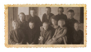 Õpetaja Valeria Liik õpilastega 1926-1927 õppeaastal