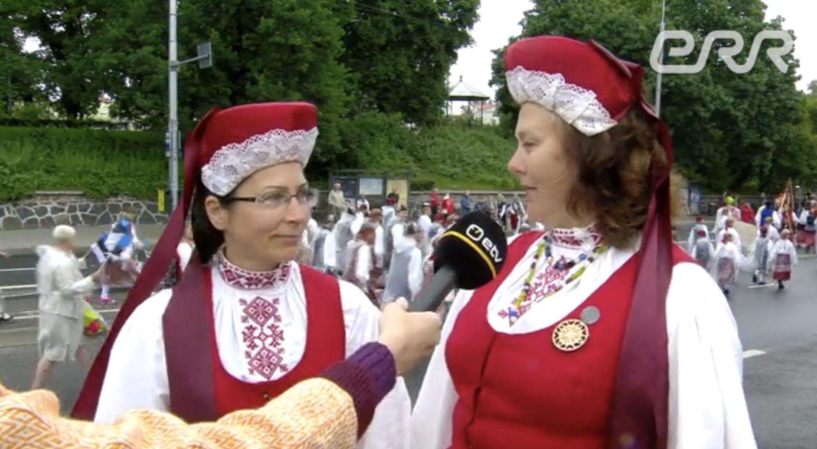 ERR ekraanitõmmis XII noortepeo rongkäik "Mina jään"